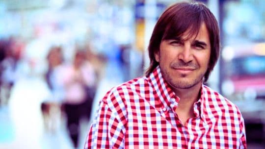 Javier Faroni logró descartar un celular cuando lo demoraron en Aeroparque