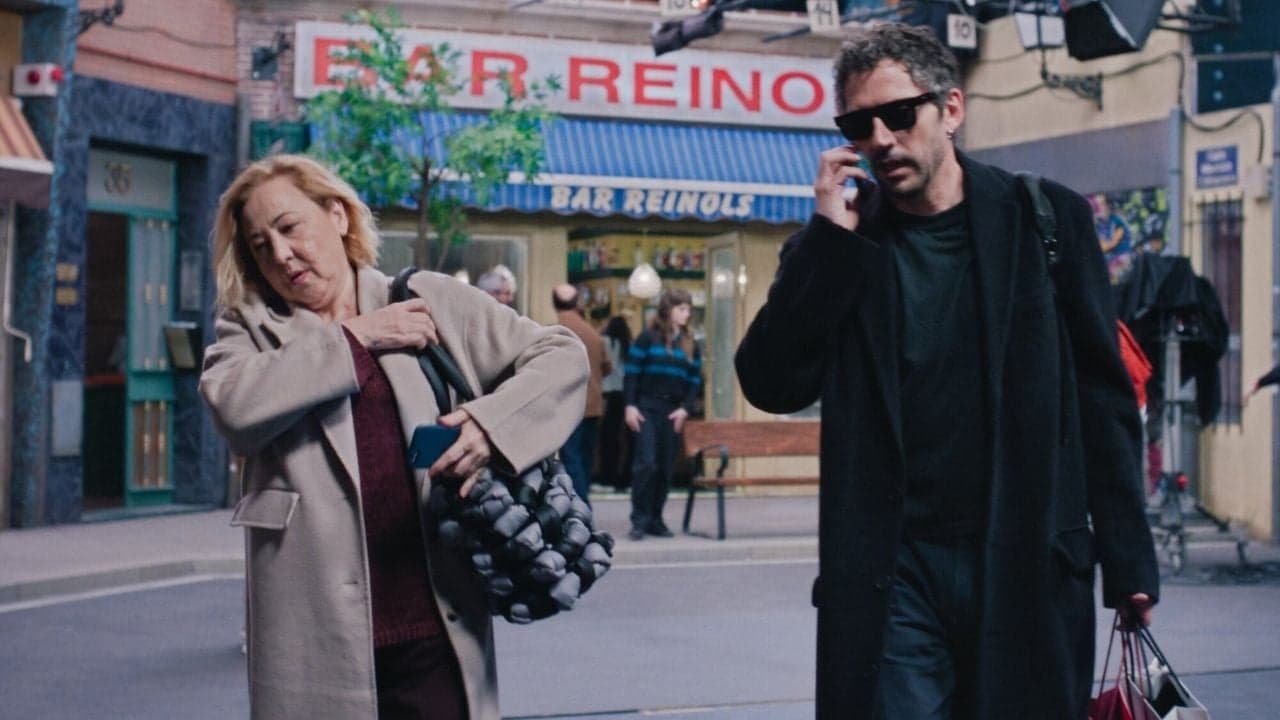 Es la queja más repetida de ‘Aída y vuelta’, pero fue la única condición de Paco León: «Era difícil traer el espíritu de la serie a hoy»