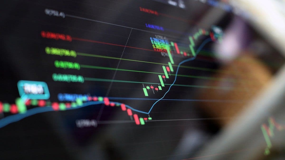 Los bonos en dólares operan en rojo, a la espera de otro día de tensión en los mercados globales